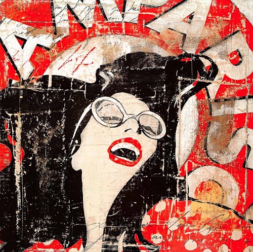 Pubblicit&agrave; - Woman in red